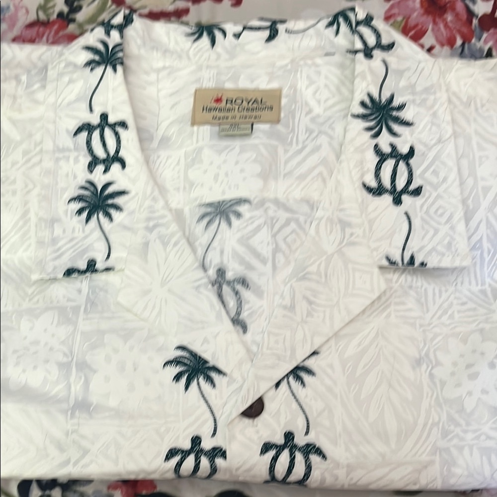 Palms and Sea turtles white & green short sleeve . Vacation!